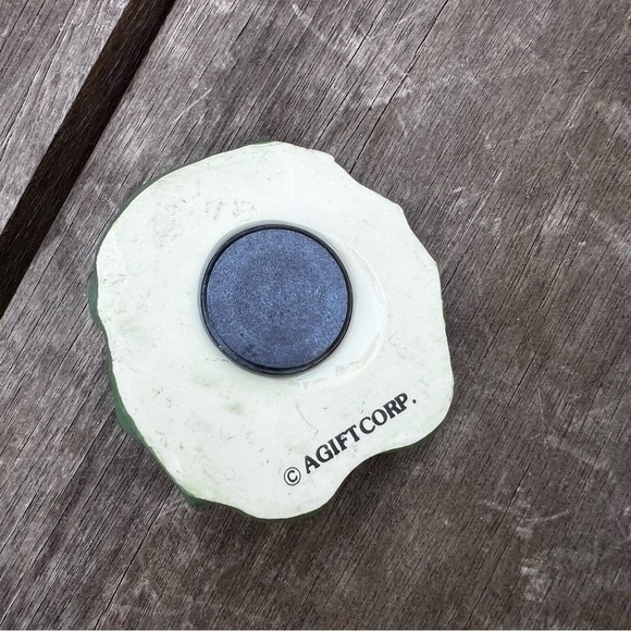 Vintage 90s Pismo Beach California Frog and Lily Pad Ceramic Refrigerator Magnet - Picture 3 of 4